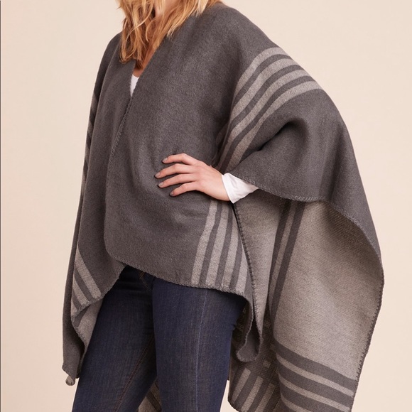 ๐ BB Dakota x FabFitFun: Charcoal Poncho - Picture 2 of 5